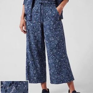Athleta Avenue pull on, wide leg crop pant